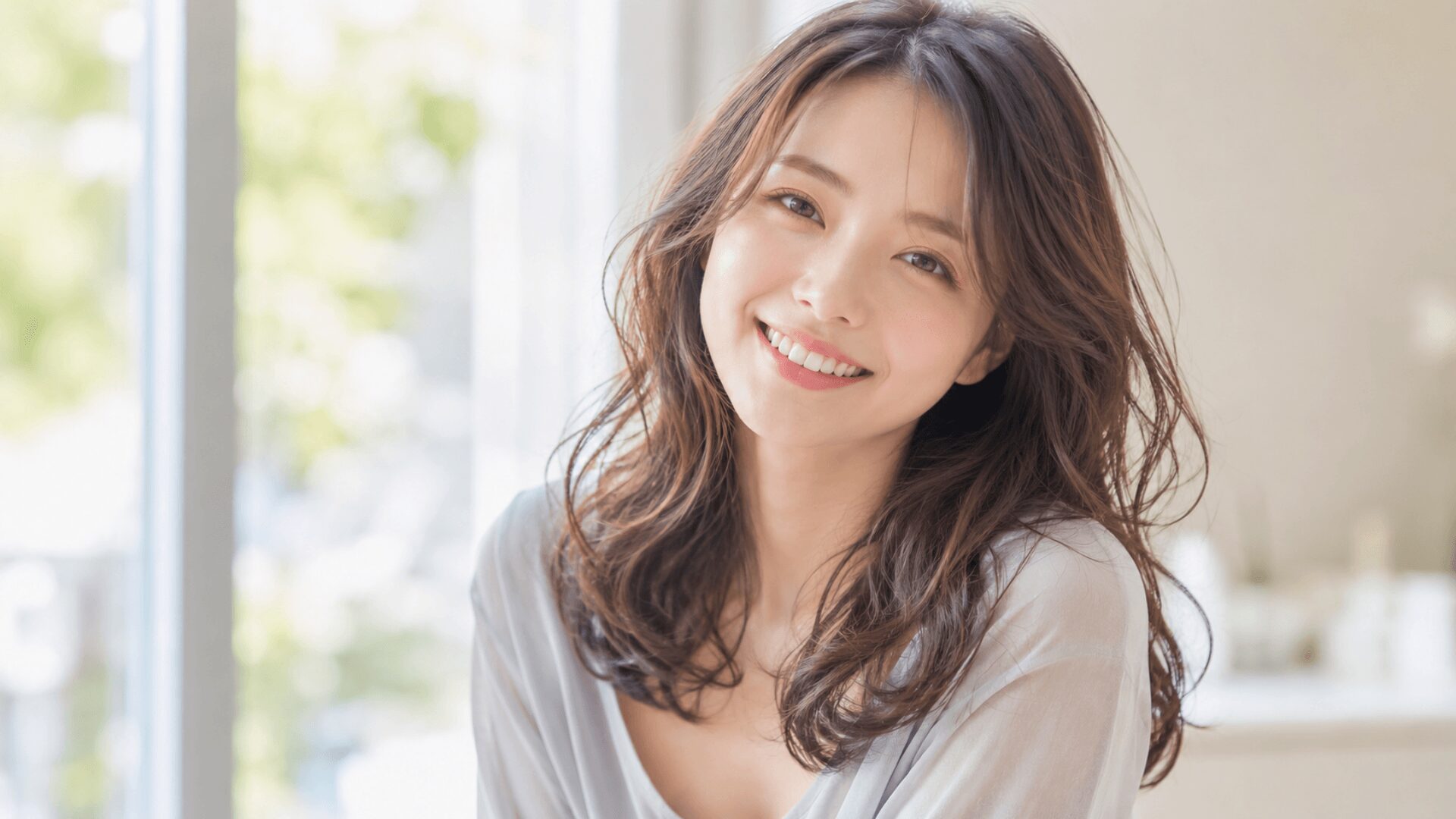 伊万里の美容室Merph Hair Designのウル艶シフォンパーマをイメージした、やわらかく自然な動きのミディアムヘア女性モデル
